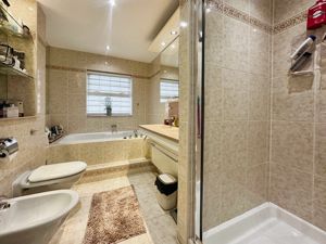 En suite- click for photo gallery